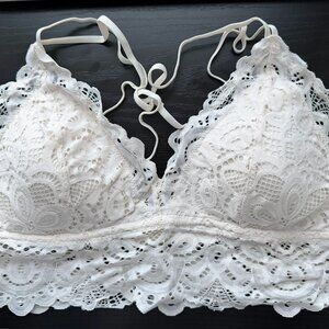 So Strappy Lace Bralette in Cream Size L